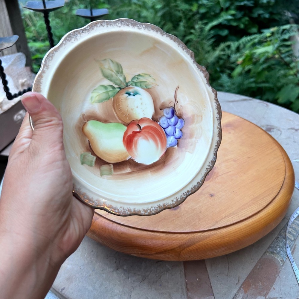 Vintage Porcelain Fruit Bowl Hand Painted Scalloped Gold Gilt Rim Japan 6.25"